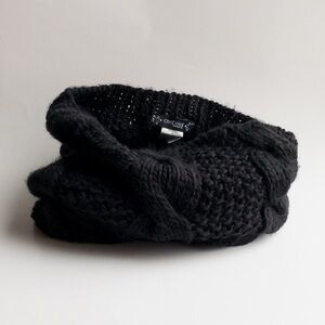 C'est Moi Black Chunky Cable Knit Cowl Neck Infinity Scarf Neck Warmer NWOT